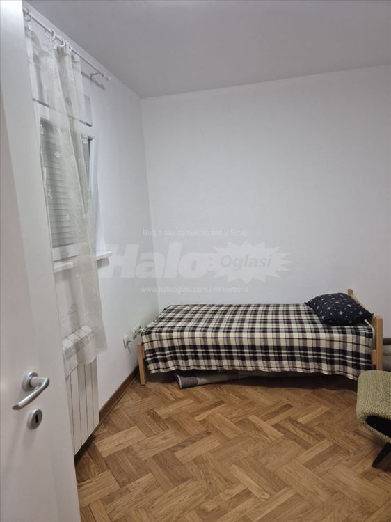Izdaje se 4-soban stan u Vojvode Stepe — 4