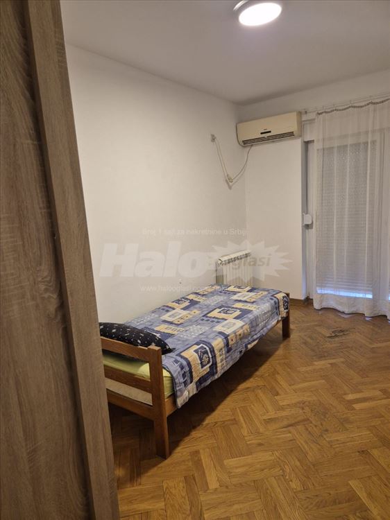Izdaje se 4-soban stan u Vojvode Stepe — 6