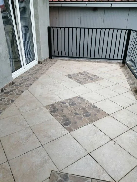 Izdaje se dvoiposoban namešten stan — 2