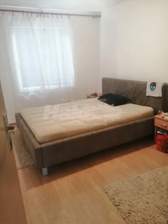 Izdaje se dvoiposoban namešten stan — 4
