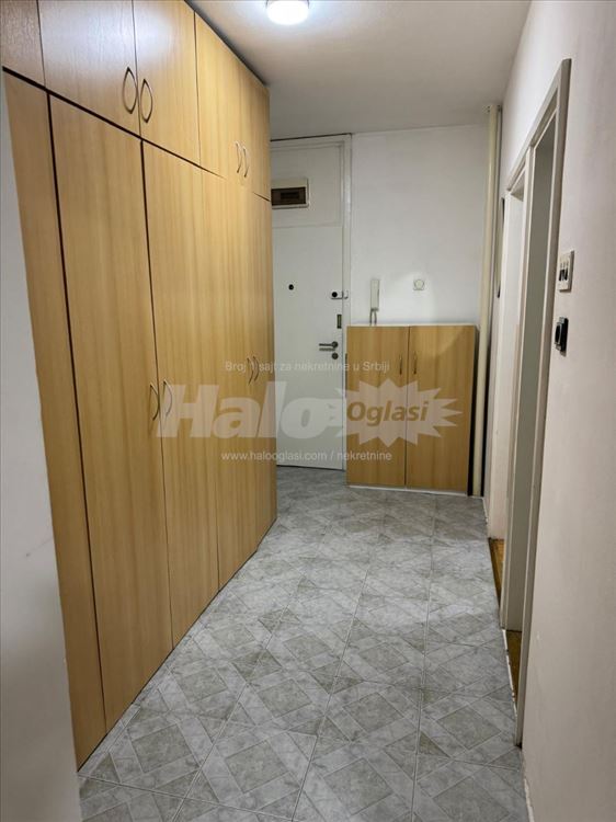 Izdaje se dvosoban stan-57m2 Ustanicka — 3