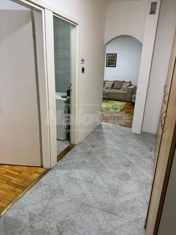 Izdaje se dvosoban stan-57m2 Ustanicka — 9