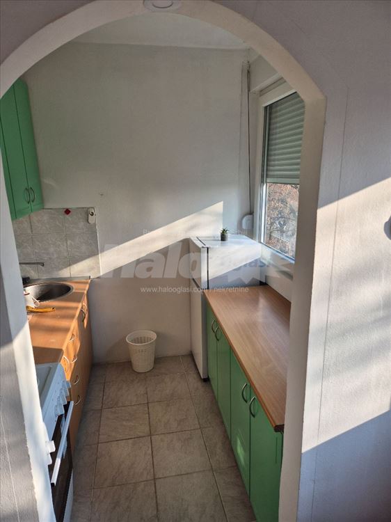 Izdaje se dvosoban stan-57m2 Ustanicka — 13