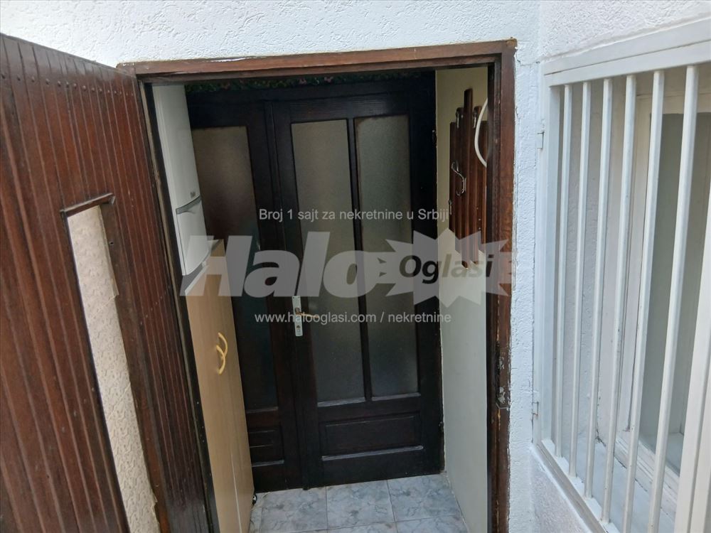 Izdaje se dvosoban stan , Banovo Brdo — 2