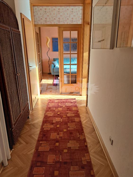 Izdaje se dvosoban stan na Banovom brdu — 5