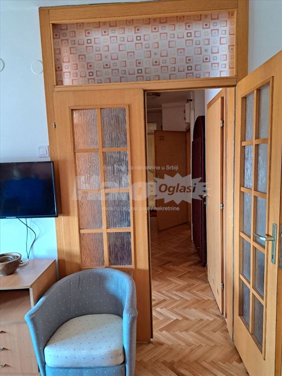 Izdaje se dvosoban stan na Banovom brdu — 12