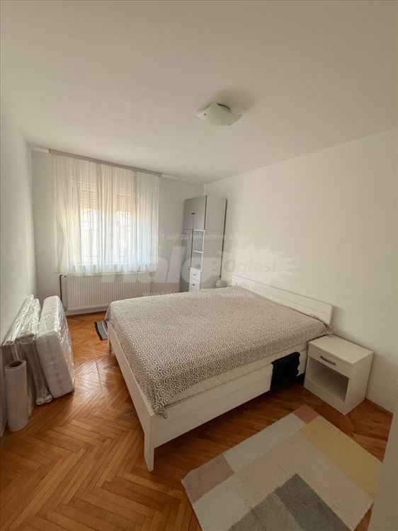Izdaje se dvosoban stan na Dorćolu, Solunska ulica — 9
