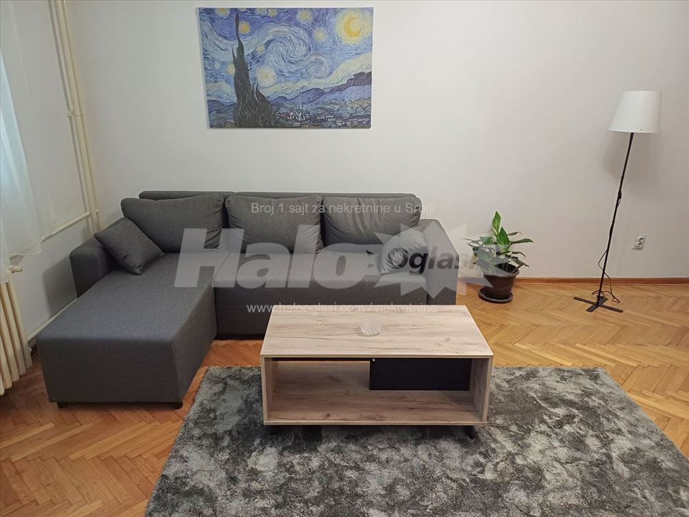 Izdaje se dvosoban stan na Vračaru, namešteno — 2