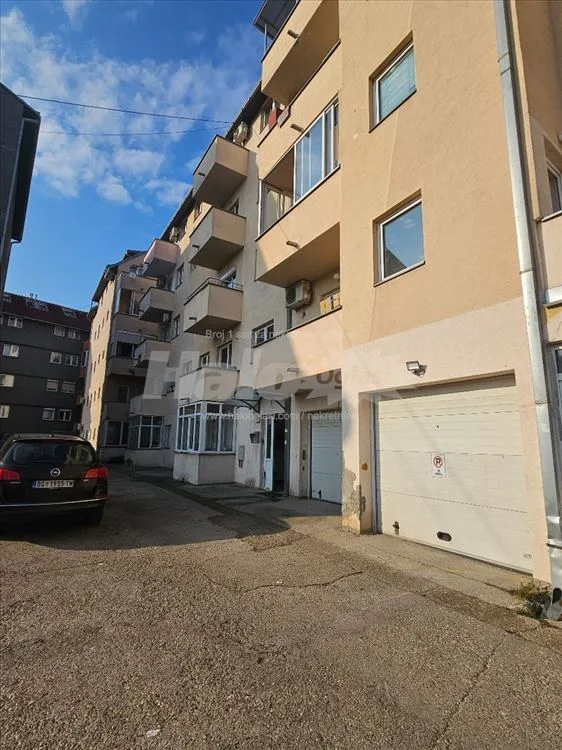 Izdaje se dvosoban stan - Rakovica, niske režije — 8