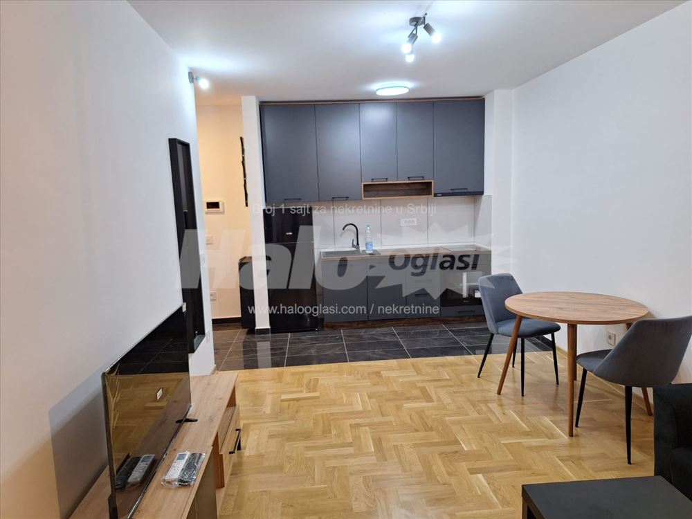 Izdaje se dvosoban stan sa garažom — 6