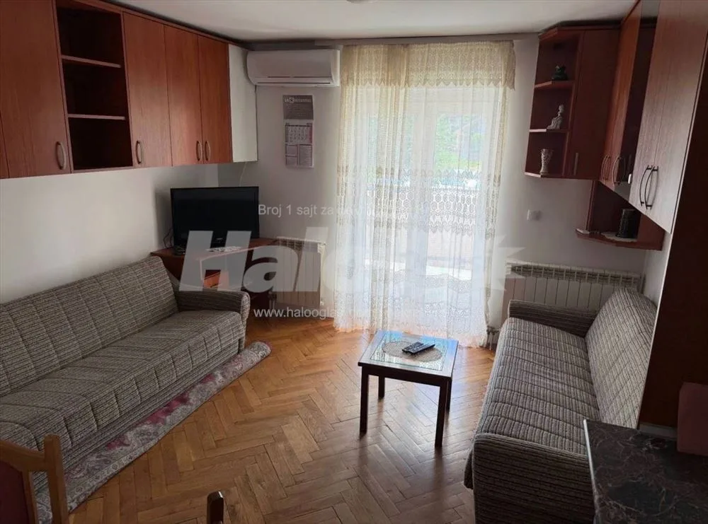 Izdaje se garsonjera u Borči — 2