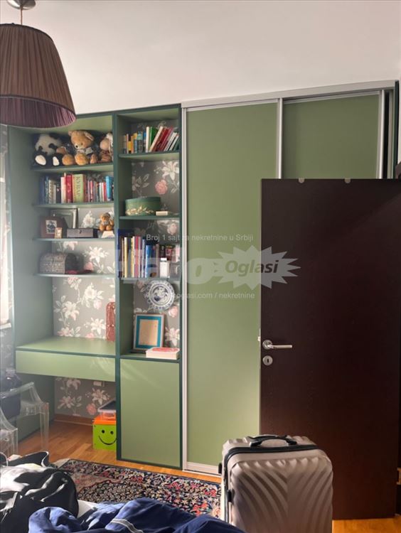 Izdaje se jedinstveno uređen stan kod Đeram pijace — 7