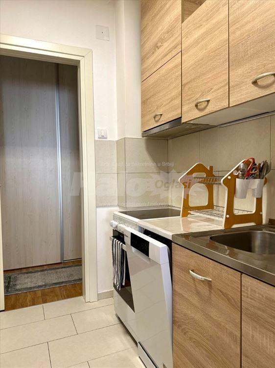 Izdaje se jednosoban  namešten stan 45m2, Zvezdara — 12