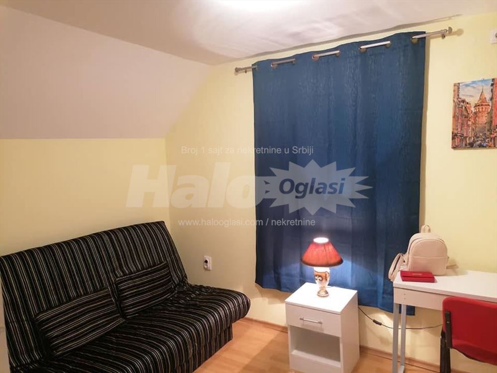 Izdaje se jednosoban stan 30 m² – Zemun, 300 € — 3