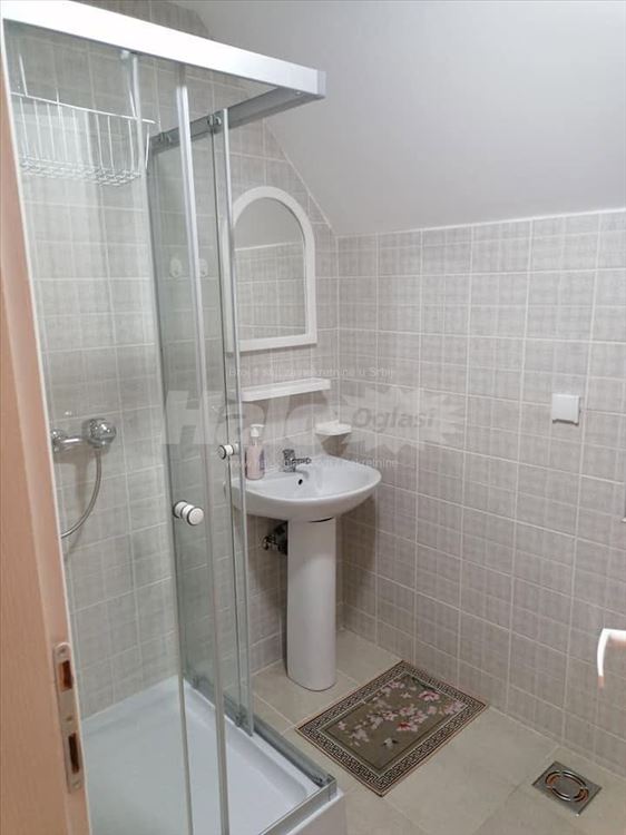 Izdaje se jednosoban stan 30 m² – Zemun, 300 € — 4