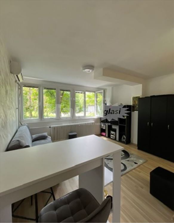 Izdaje se jednosoban stan 30 m² – Zemun, 450 € — 4