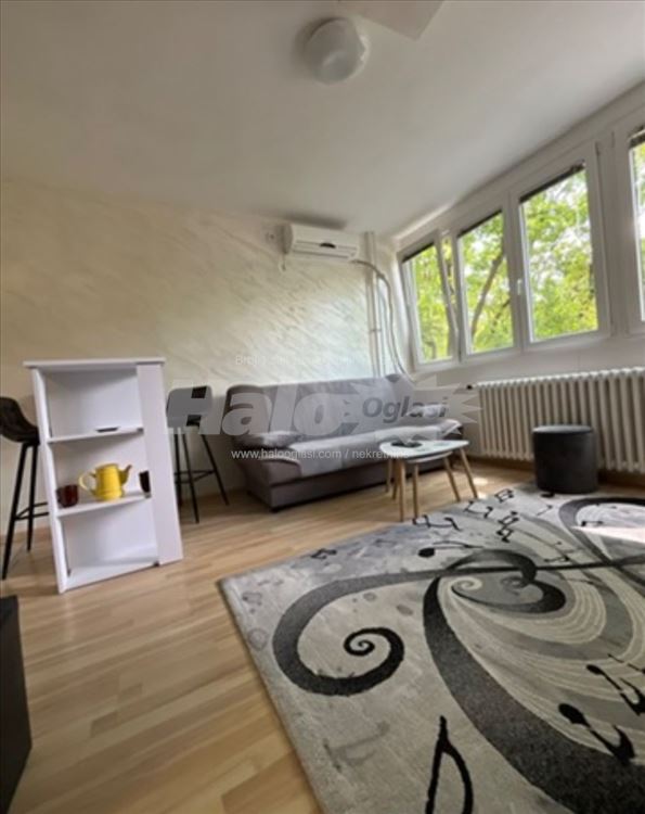 Izdaje se jednosoban stan 30 m² – Zemun, 450 € — 5