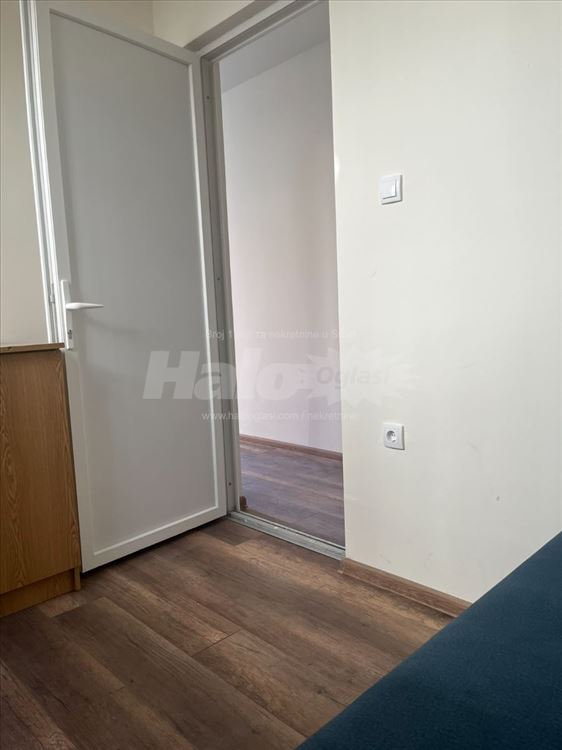 Izdaje se jednosoban stan u Zemunu, Bačka ulica — 2