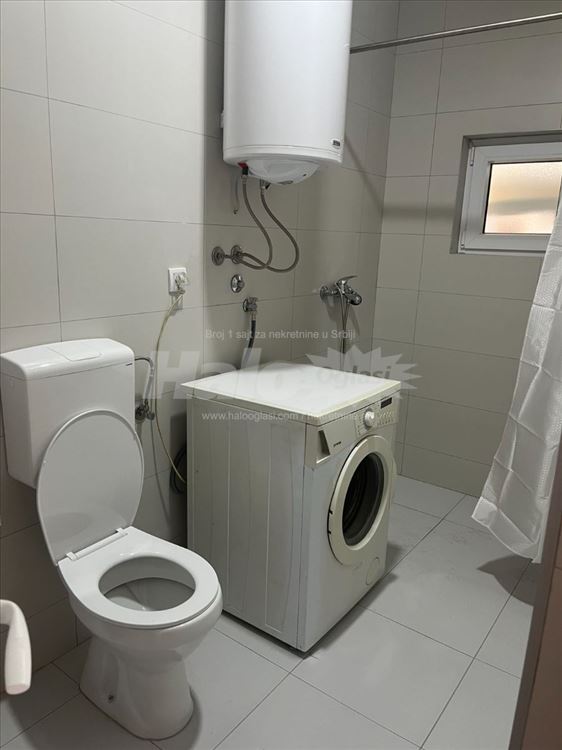 Izdaje se jednosoban stan u Zemunu, Bačka ulica — 5