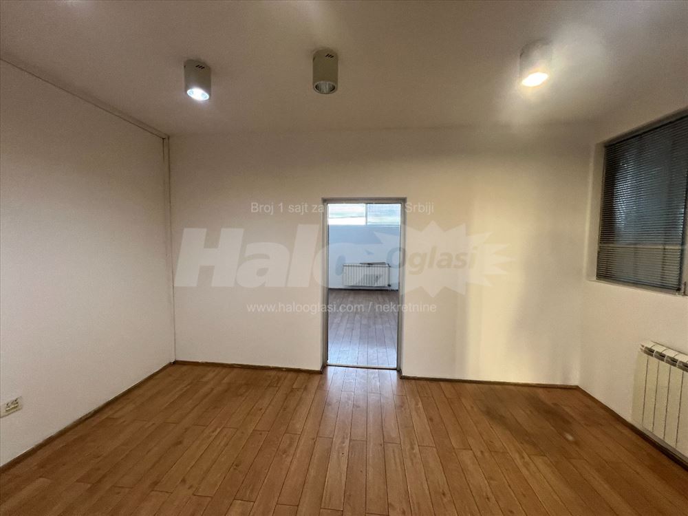 Izdaje se kancelarijski prostor Altina Zemun — 2