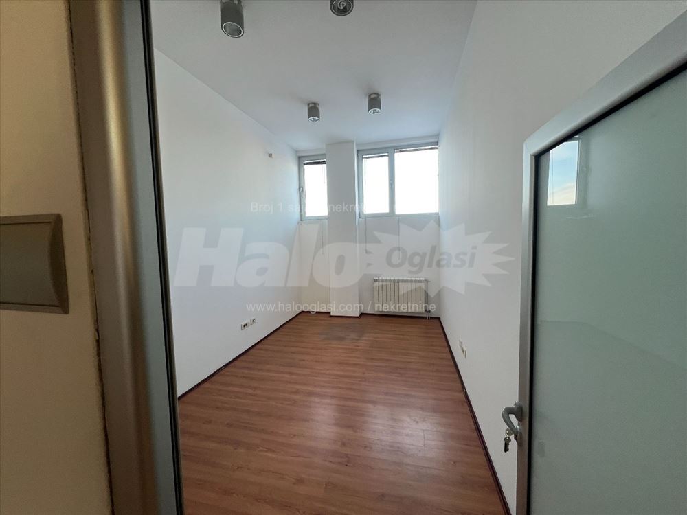 Izdaje se kancelarijski prostor Altina Zemun — 10