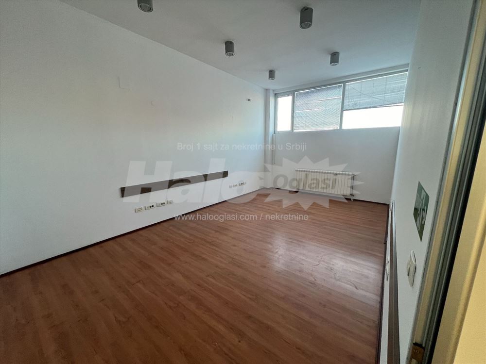Izdaje se kancelarijski prostor Altina Zemun — 11