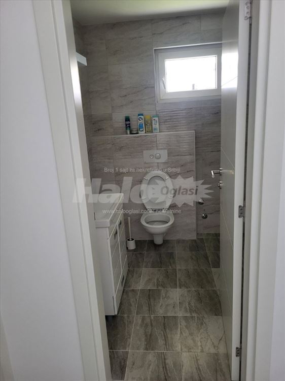 Izdaje se kancelarijsko-poslovni prostor — 10