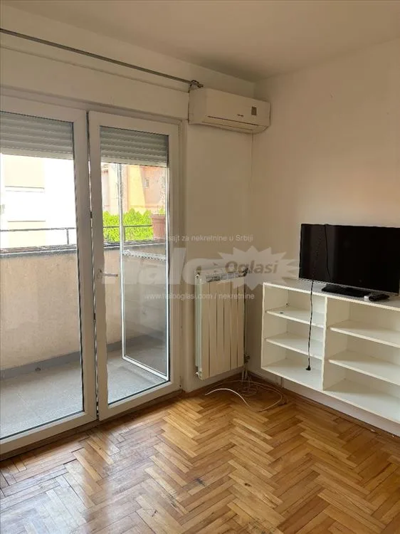 Izdaje se komforan stan u Borči, Prvog Maja — 13