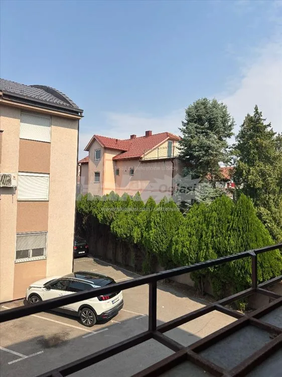 Izdaje se komforan stan u Borči, Prvog Maja — 15