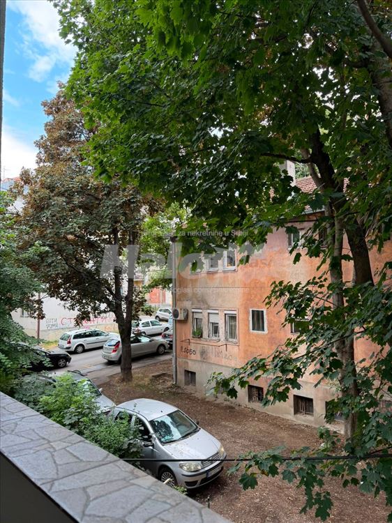 Izdaje se komforan trosoban stan – Karaburma — 12