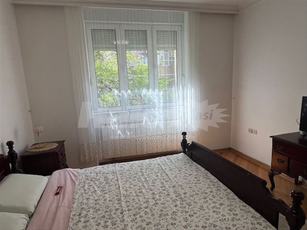 Izdaje se kompletno namesten 2.0 stan, pored Hrama — 8