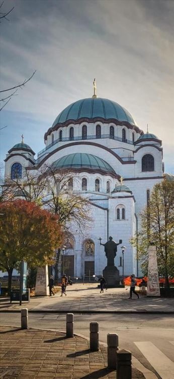 Izdaje se kompletno namesten 2.0 stan, pored Hrama — 15