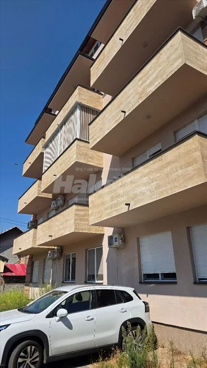 Izdaje se kompletno namešten stan na Ledinama — 4
