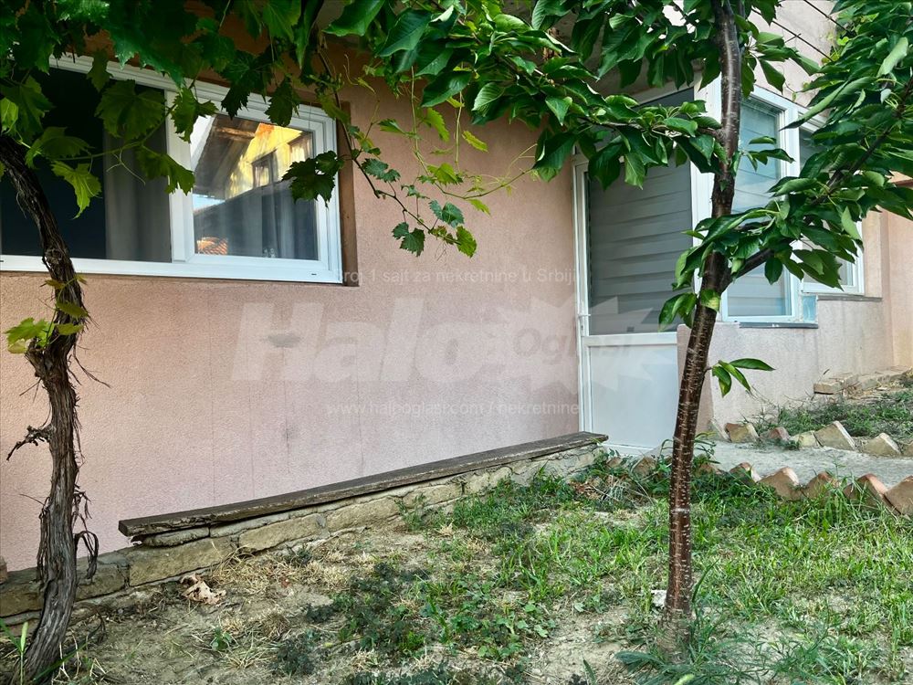 Izdaje se kompletno opremljen stan 45m2 — 12