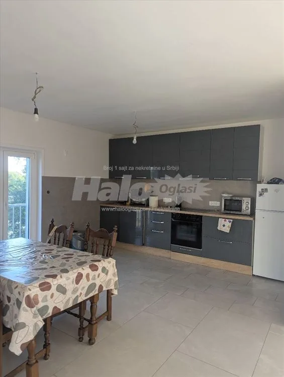 Izdaje se kuća u Borci 3 sobe,2 kupatila, dvorište — 5