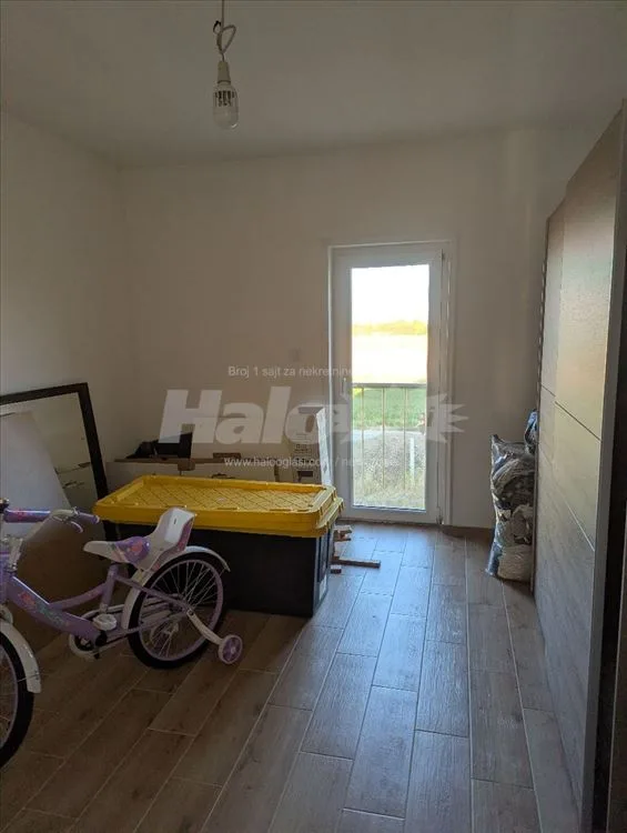 Izdaje se kuća u Borci 3 sobe,2 kupatila, dvorište — 8