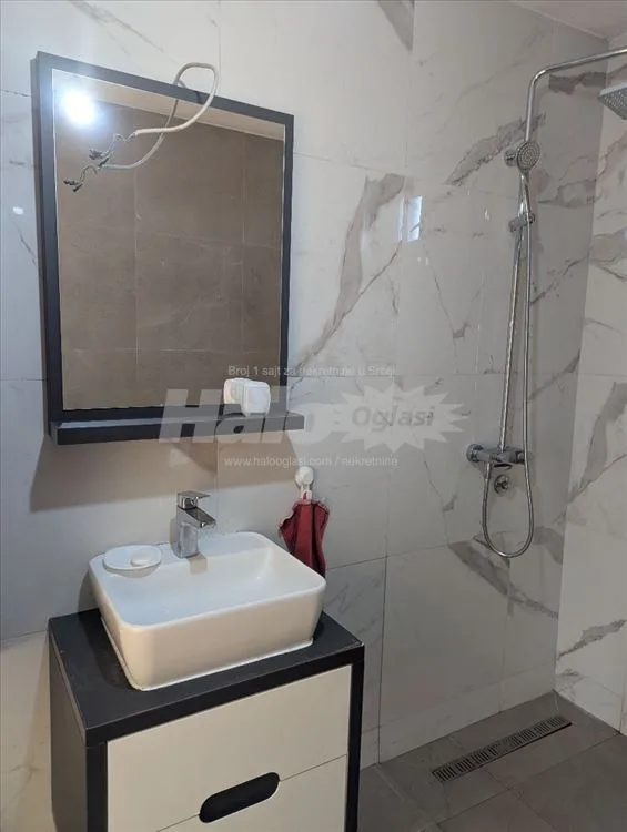 Izdaje se kuća u Borci 3 sobe,2 kupatila, dvorište — 10