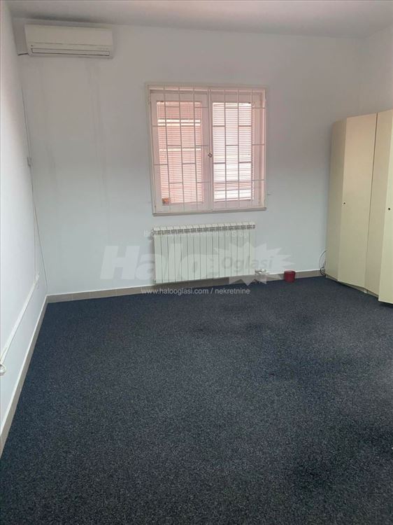 Izdaje se lokal na Altini 130m2 — 4