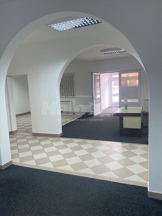 Izdaje se lokal na Altini 130m2 — 6