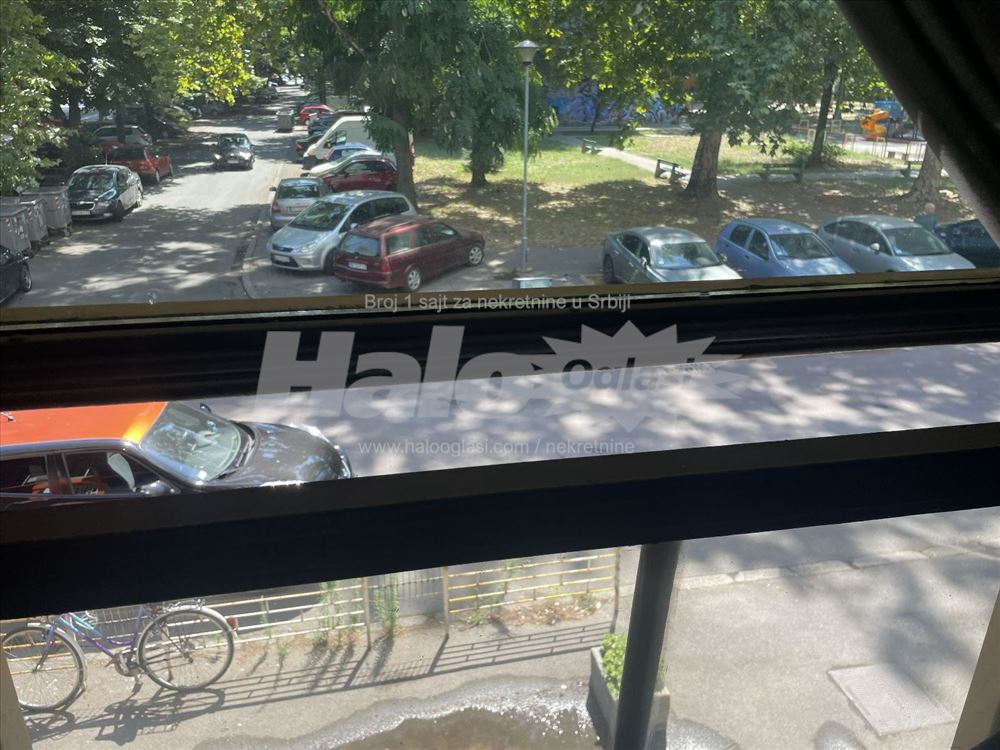 Izdaje se Lokal na N.Beogradu — 7