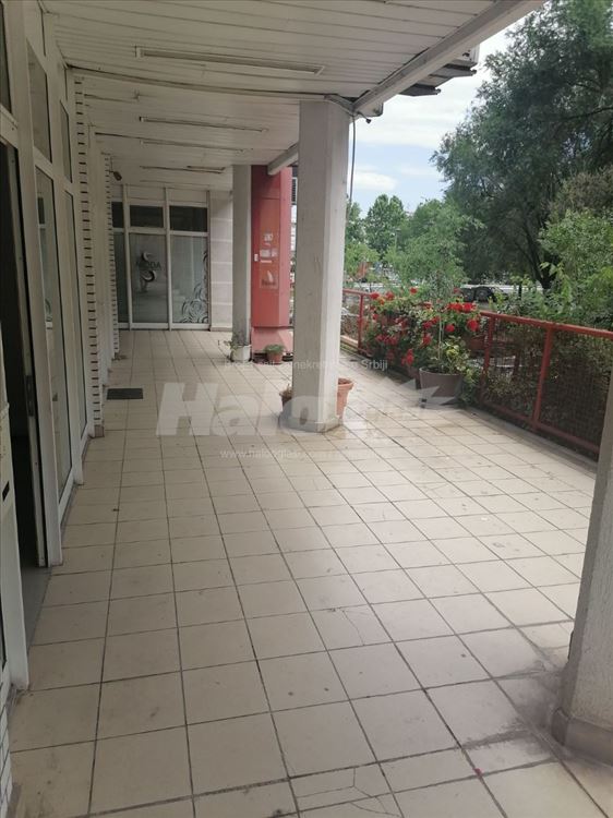 Izdaje se lokal na Nbg kod Arene — 2