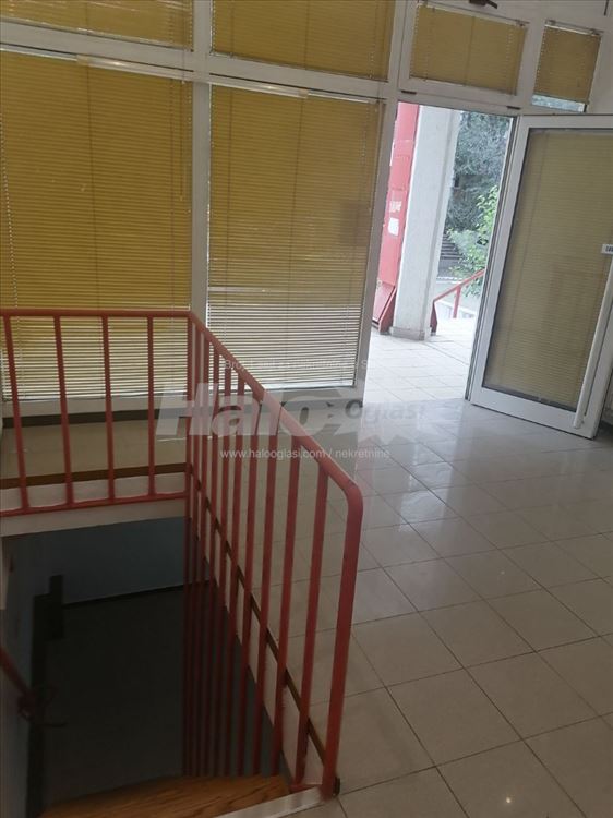 Izdaje se lokal na Nbg kod Arene — 7