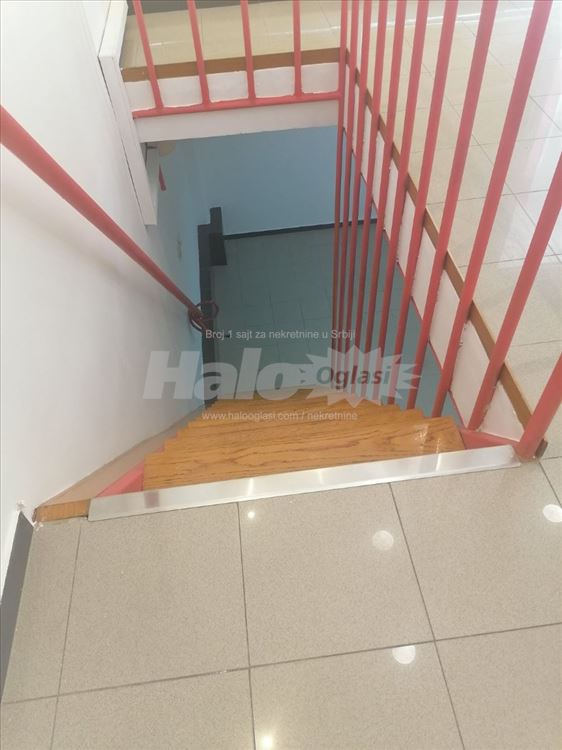 Izdaje se lokal na Nbg kod Arene — 8