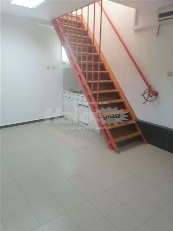 Izdaje se lokal na Nbg kod Arene — 9