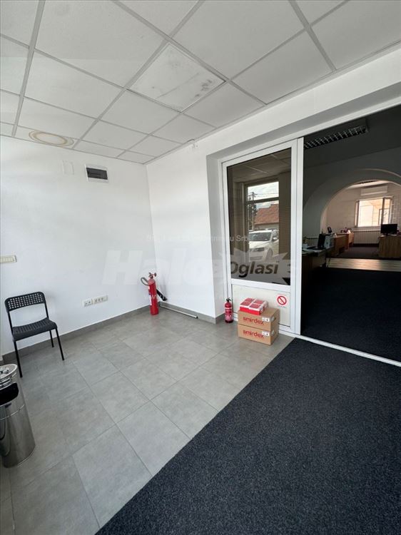 Izdaje se lokal sa magacinom na Altini - 230m2 — 4