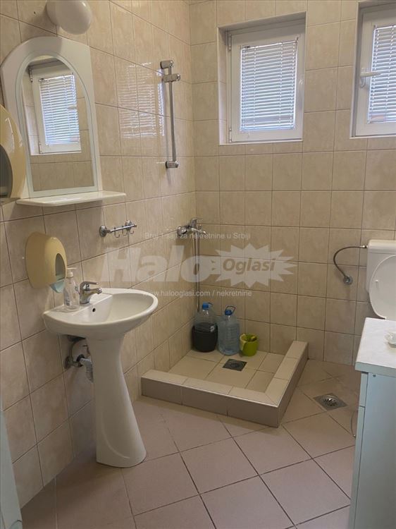 Izdaje se lokal sa magacinom na Altini - 230m2 — 7