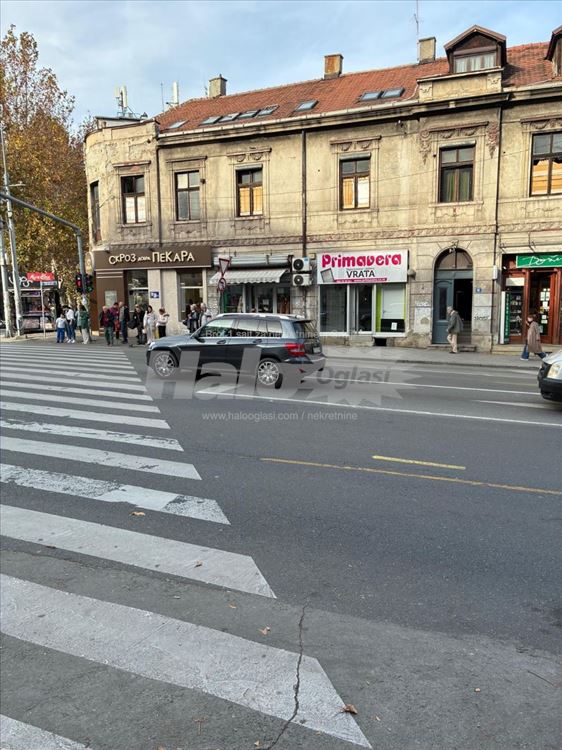Izdaje se luksuzno renoviran stan u centru — 11
