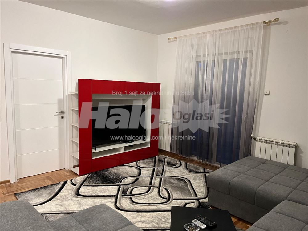 izdaje se lux stan — 2