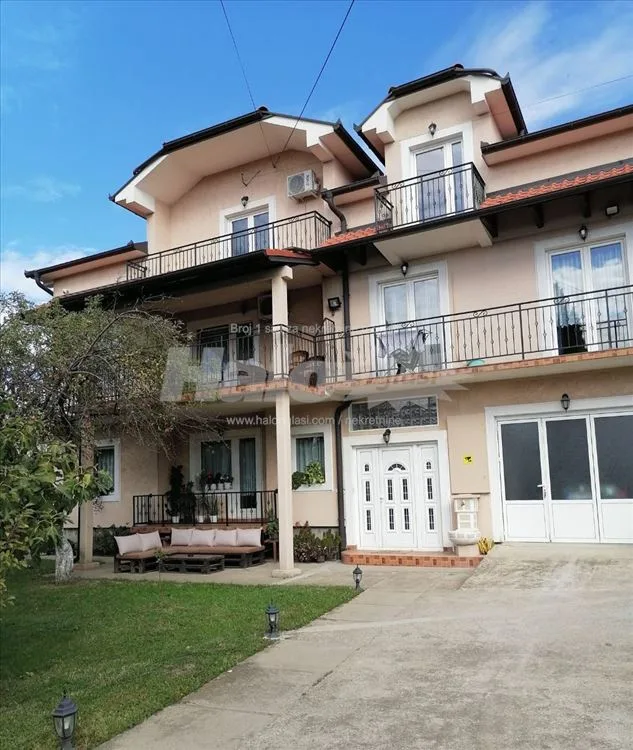 Izdaje se Lux stan70m2 potpuno nov, prelep pogled — 2