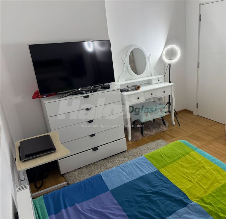 Izdaje se moderan, potpuno namešten stan  + garaža — 3